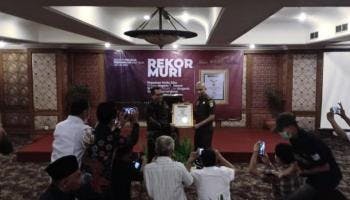 JAKARTA - Syukuran Penghargaan MURI, SMSI Mendesain Masa Depan Media,