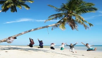 Wisata Bangka Belitung terkenal dengan pesona keindahan wisata baharinya. Banyak,