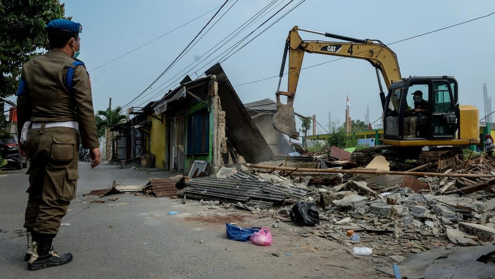 Grebek Prostitusi, Belasan Bangunan Rata dengan Tanah!