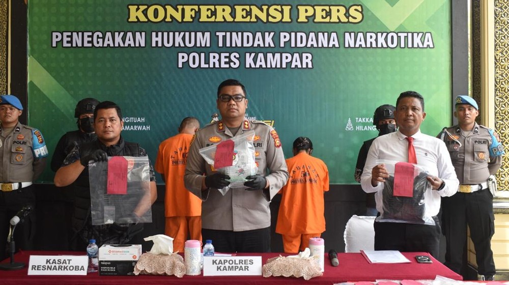Kampar Gempar! Polisi Sikat Pengedar, Sekilo Sabu Diamankan!