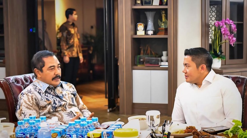 Layanan Publik Kian Gesit? Seskab Temui Menteri Imipas!