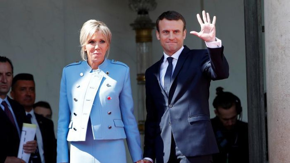 Bangkaterkini.id, Pengacara Presiden Prancis Emmanuel Macron dan istrinya, Brigitte, menunjuk detektif swasta untuk menyelidiki influencer AS, Candace Owens, terkait tuduhan bahwa Brigitte terlahir sebagai laki-laki. Investigasi ini mengungkap detail tentang Owens, termasuk hubungannya dengan tokoh sayap kanan Prancis dan popularitasnya di media Rusia.