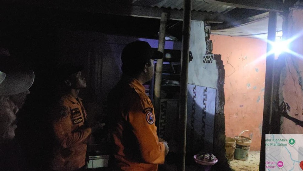 Angin Kencang Terjang Puncak Bogor, Rumah Warga Rusak