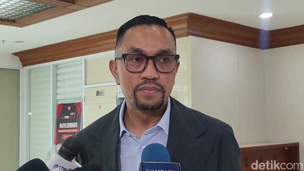 Rumah Anggota DPR Sahroni Digeruduk Warga