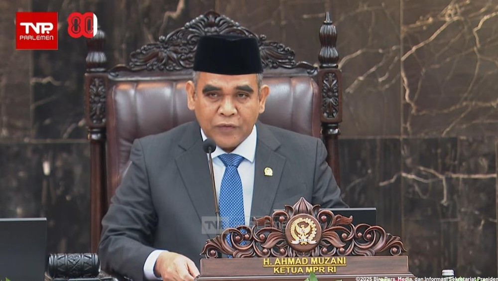 Prabowo Tersenyum Lebar Dengar Pantun Muzani di Sidang MPR