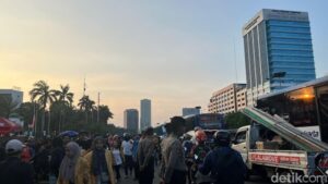 Aksi Unjuk Rasa di DPR, Lalu Lintas Gatot Subroto Macet