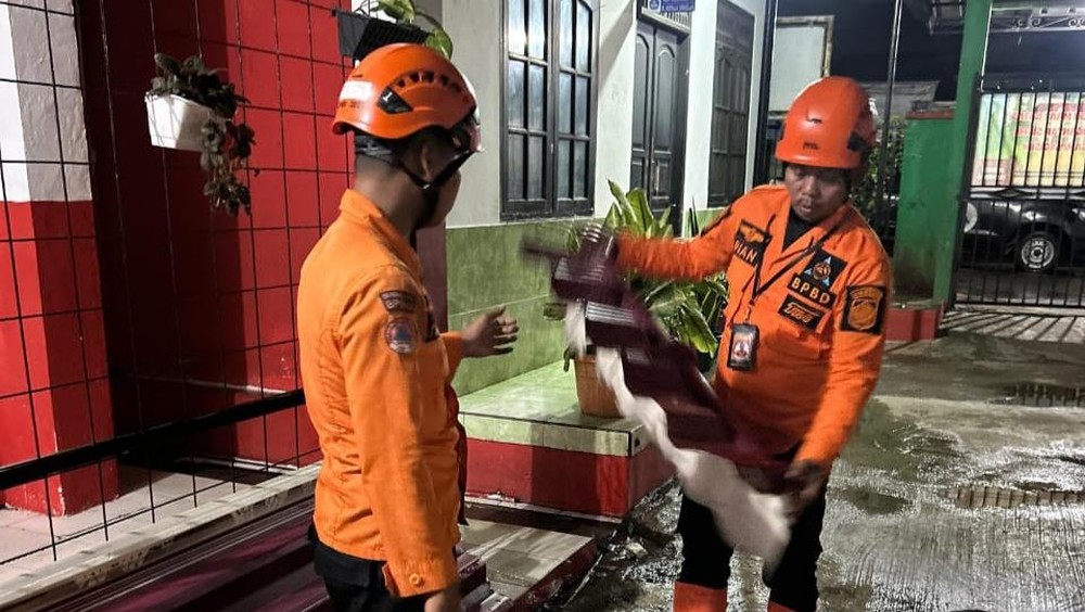 Atap Sekolah Ambruk Diterjang Angin Kencang