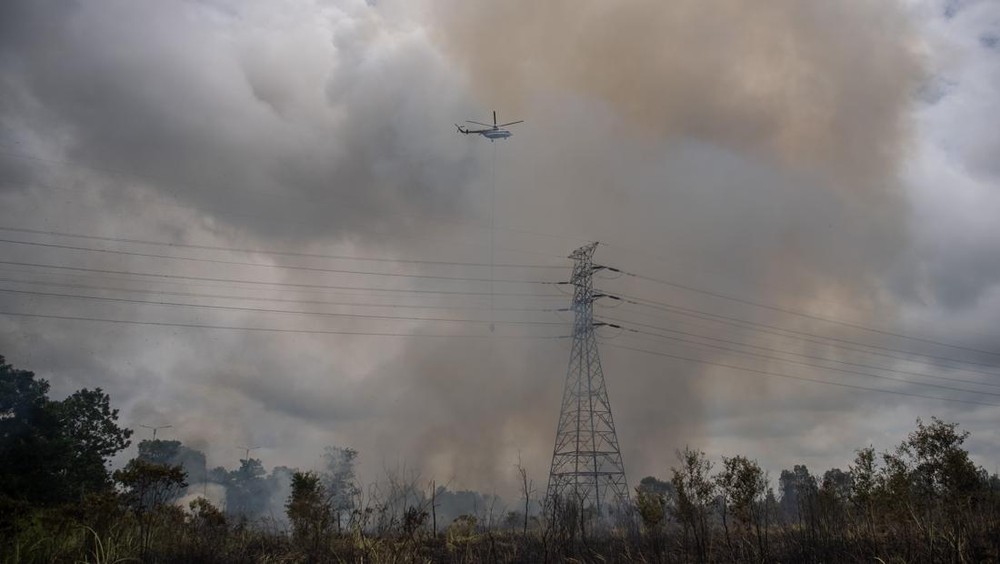 Water Bombing Padamkan Api Ogan Ilir