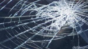 Truk Maut Tabrak Mobil, Pemotor Tewas Terlindas