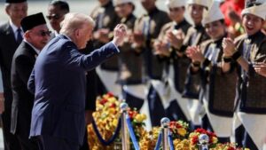 Trump Berjoget Saat Disambut di Malaysia