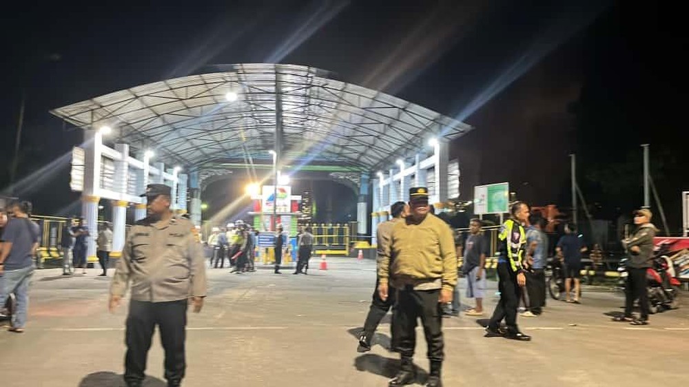 Kilang Dumai Terbakar Polisi dan Damkar Sigap Padamkan Api