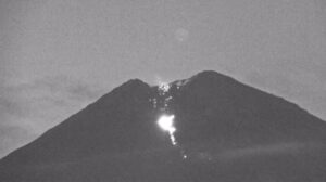 Semeru Erupsi, Lava Pijar Meluncur ke Besuk Kobokan