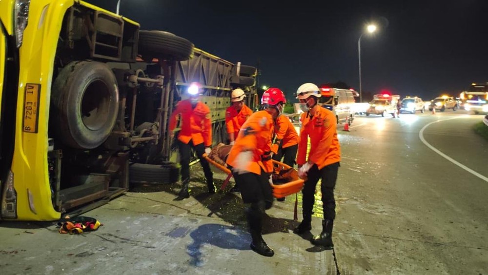 Bus Ngebut di Tol Semarang Renggut 15 Nyawa