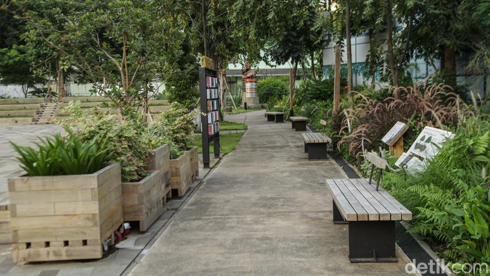 Taman Kota Peruri Oase Hijau di Jantung Ibu Kota