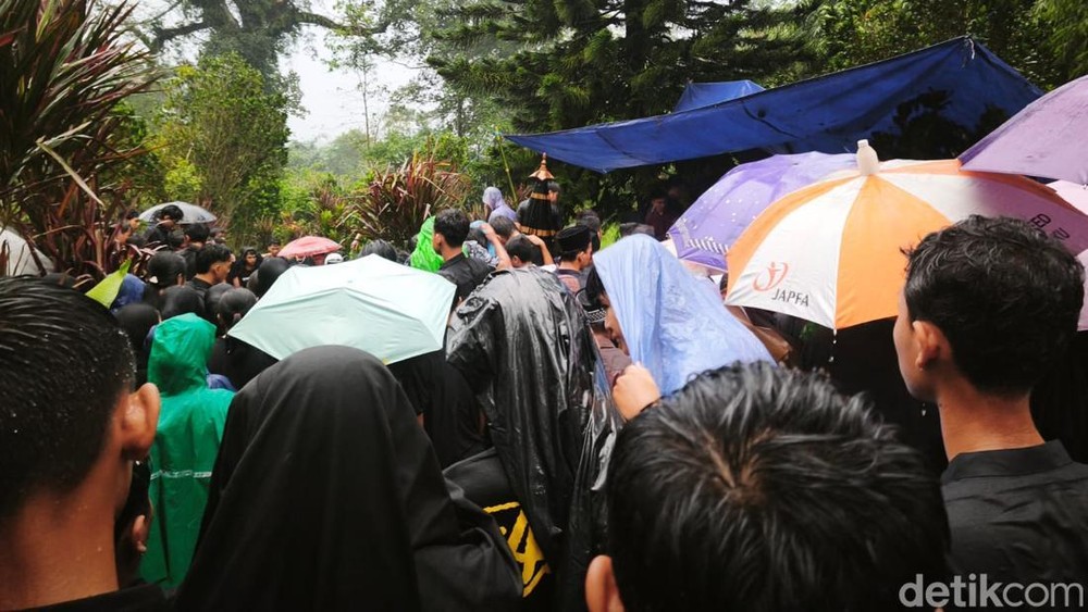 Misteri Kematian Sekeluarga di Tenda Temanggung Diselidiki