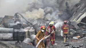 Api Pabrik Sandal King Stone Tangerang Akhirnya Padam