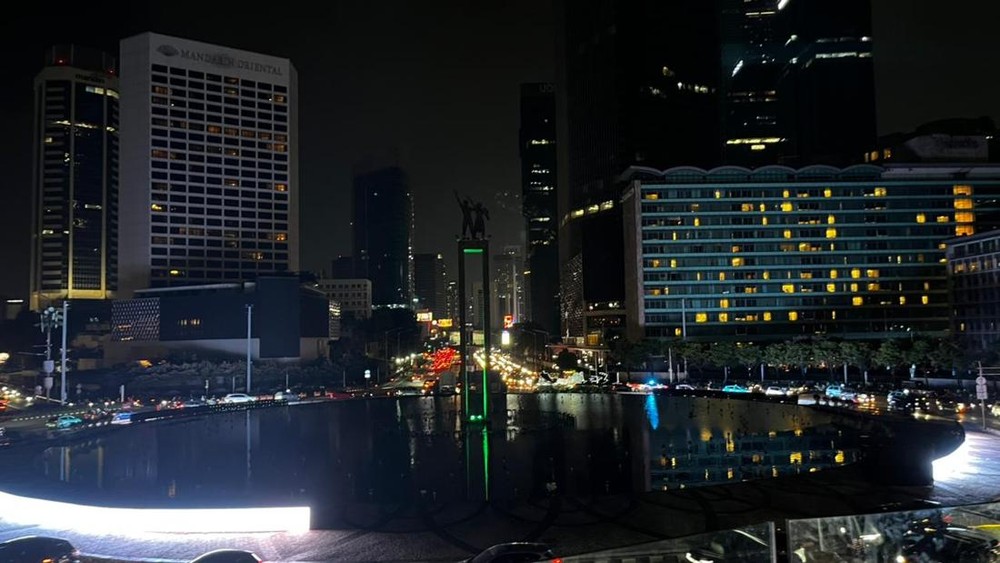 Pusat Jakarta Gelap Sejenak untuk Lingkungan