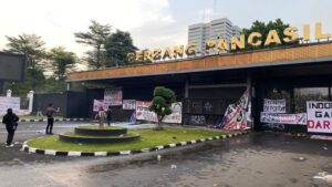 Mahasiswa Bubar Usai Orasi di Gerbang DPR