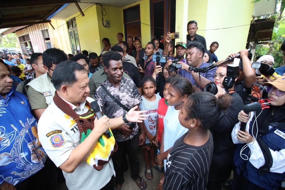 Tito Karnavian Periksa Program Bedah Rumah Papua