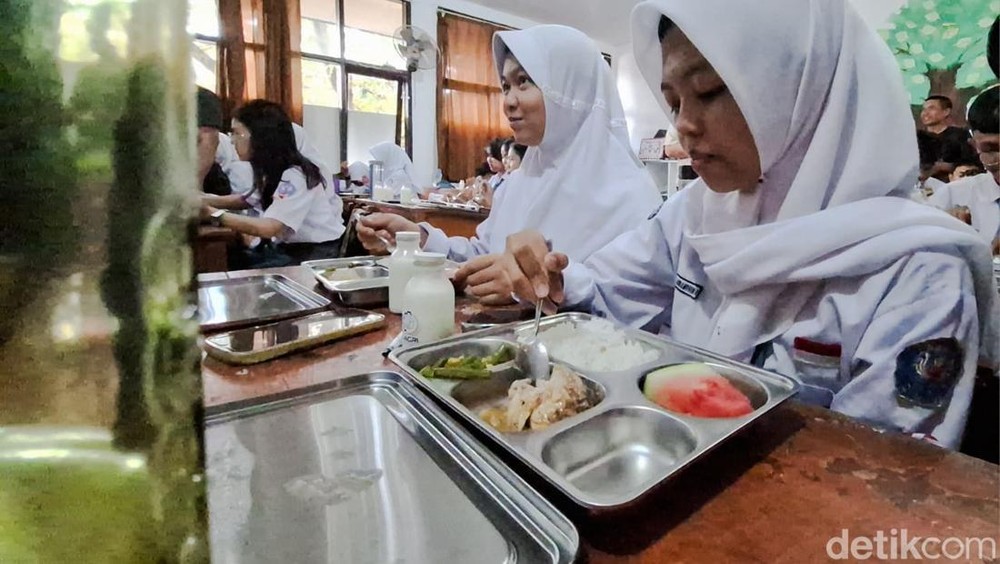 DPR Soroti MBG Siswa SMA Demi Efisiensi Anggaran