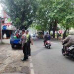 BMW Listrik Ringsek Dikejar Massa Usai Tabrak Motor
