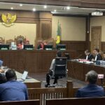 Mantan Ombudsman Didakwa Suap Pakai John Lennon