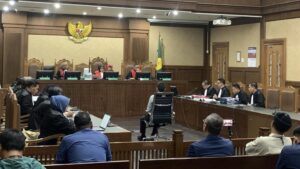 Mantan Ombudsman Didakwa Suap Pakai John Lennon
