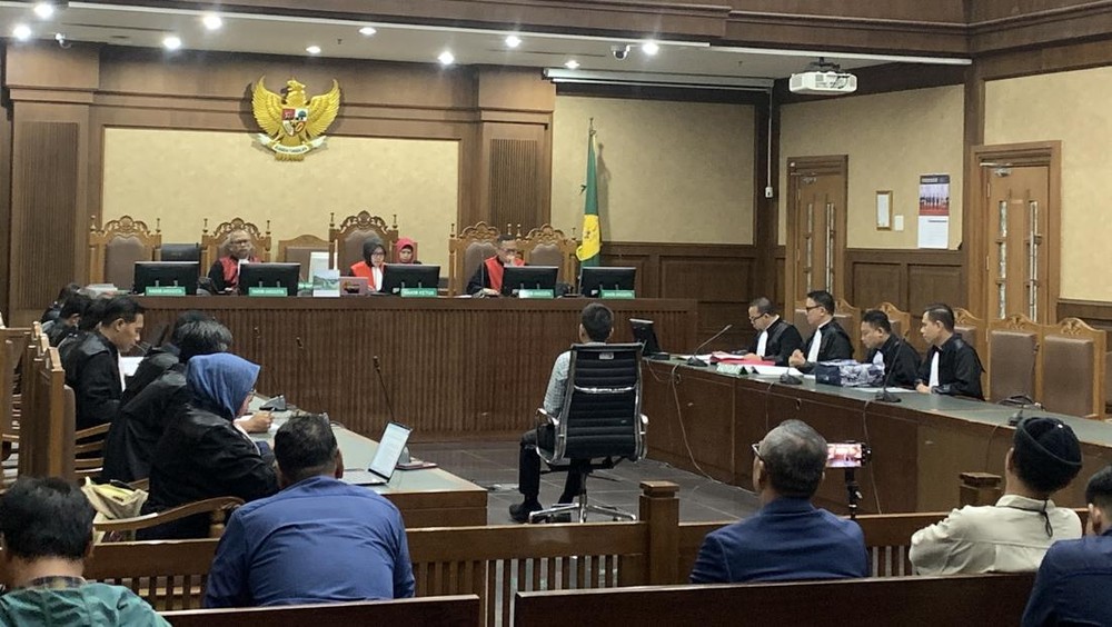 Mantan Ombudsman Didakwa Suap Pakai John Lennon