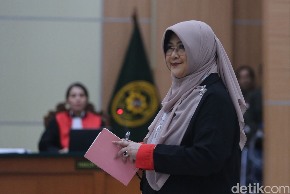 Penuh Dukungan Sidang Perdana Dokter Tifa Dimulai
