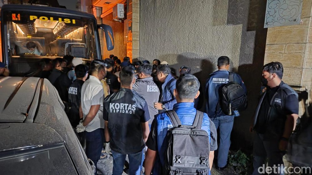 Mega Korupsi Terbongkar Polisi Sita Barang Bukti
